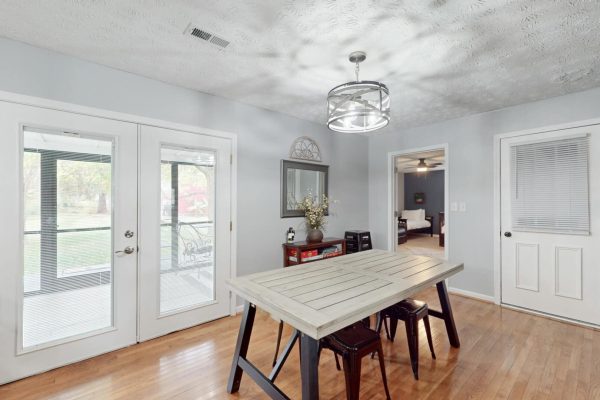 Dine in Kitchen
