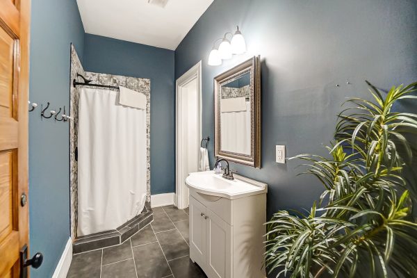 2nd Floor Bathroom