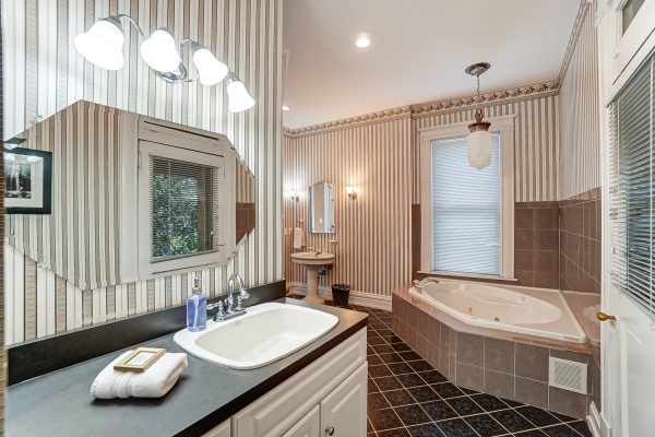 2nd Floor Master Bathroom