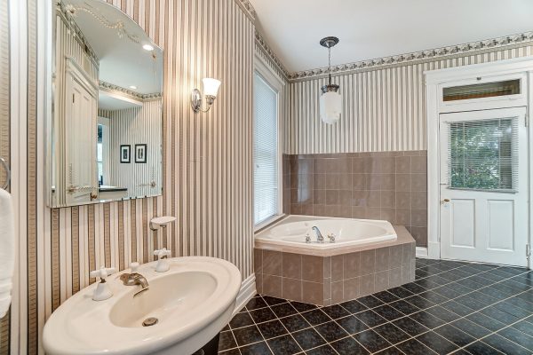2nd Floor Master Bathroom