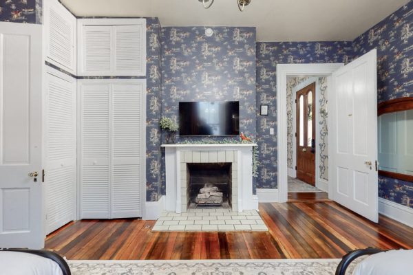 1st Floor Master Bedroom