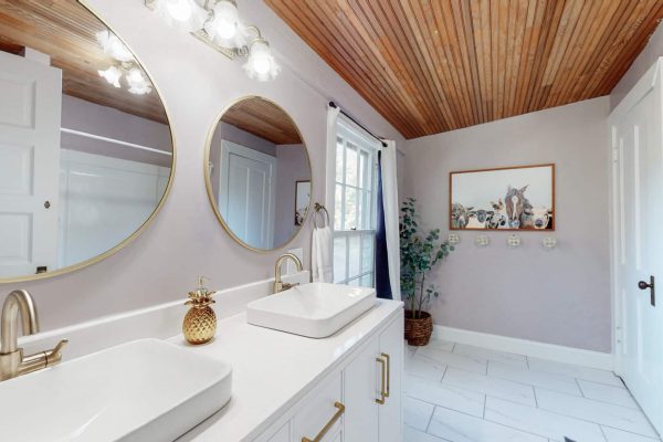 2nd Floor Bathroom