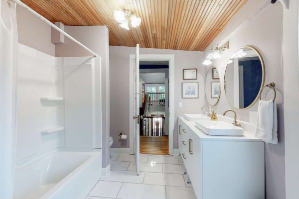 2nd Floor Bathroom