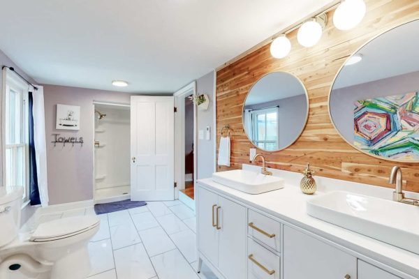 2nd Floor Master Bathroom 2